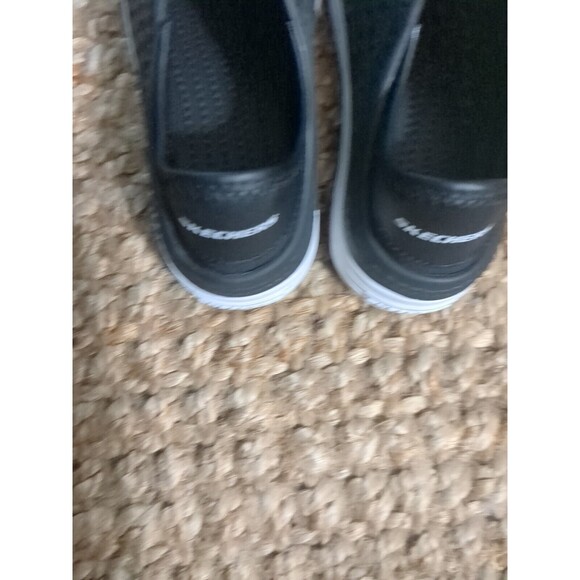 Unisex Bundle Of  2 Pairs Shoes Size 2  Red Vans Black Skechers. Light Wear. - Picture 9 of 16